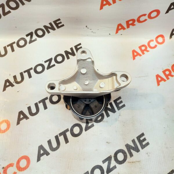 ENGINE MTG KWID LH ALU TRIANGLE AAA RKWD389