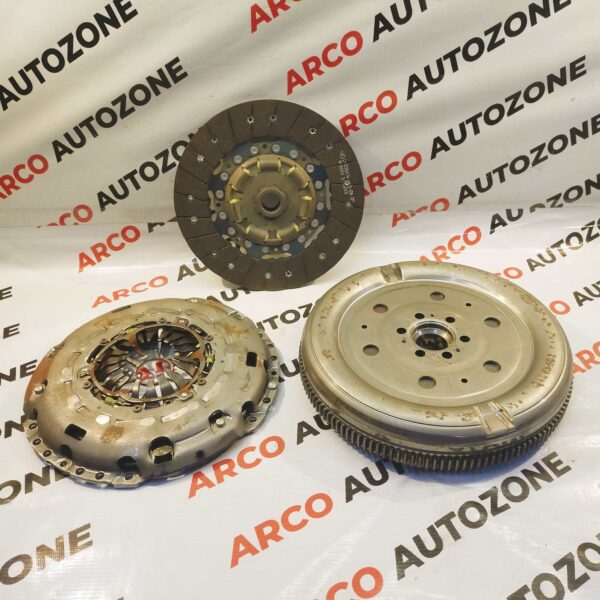 FLY WHEEL CLUTCH KIT JETTA T2 DSL LUK 6000299000E