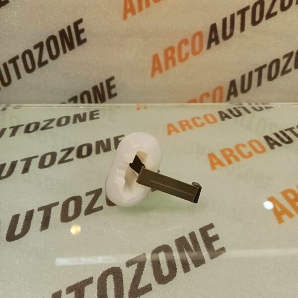 RR SEAT LOCK I10 2960
