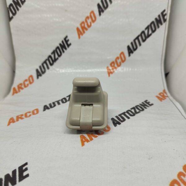 SUN VISOR LOCK XUV500 BEIGE 4176