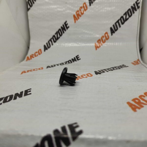 FENDER LINING LOCK THAR 7102