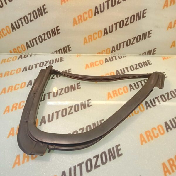QUARTER GLASS RUBBER ASTAR LH MGP 84675M68K00