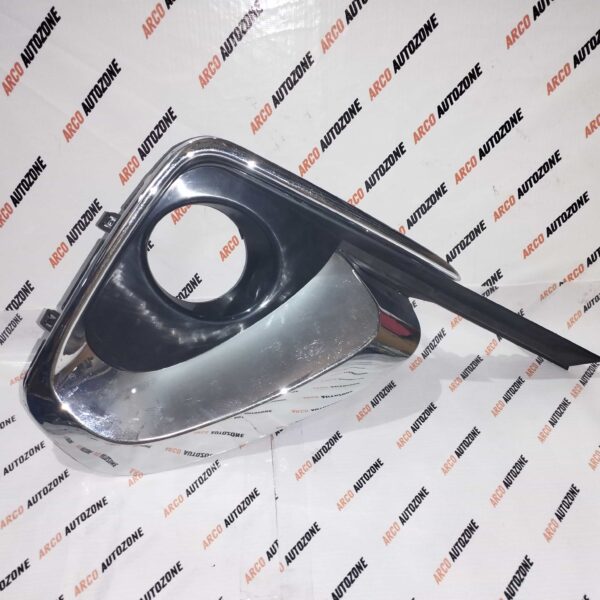 FOG LAMP CVR FORTUNER T4 RH ACC TYDFO4FLCR