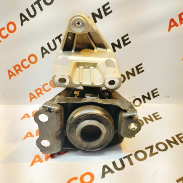 ENGINE MTG RH MICRA SUNNY DSL HYD MTG
