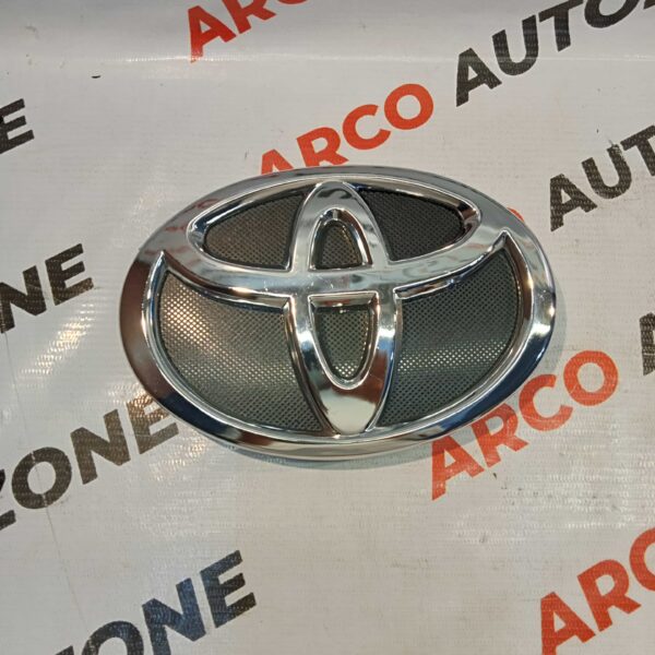 FR GRILL LOGO FORTUNER T4 IMP