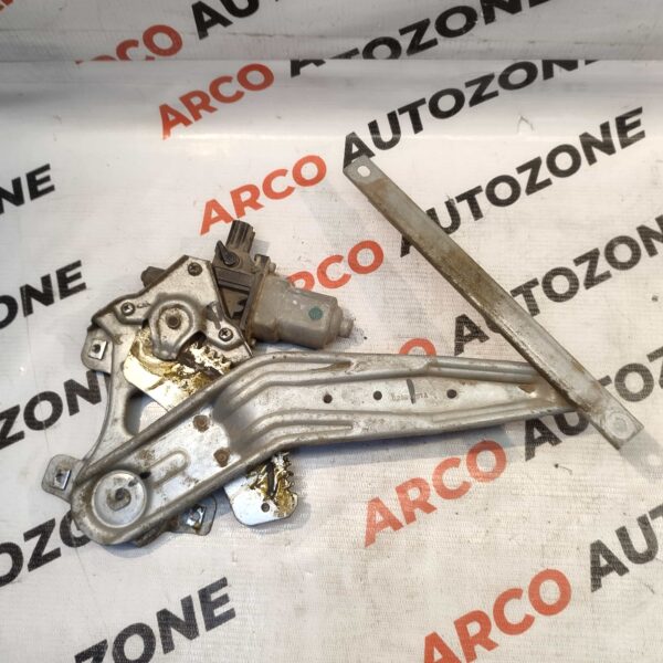 GLASS MACHINE AMAZE BRIO RR RH WT MOT USED