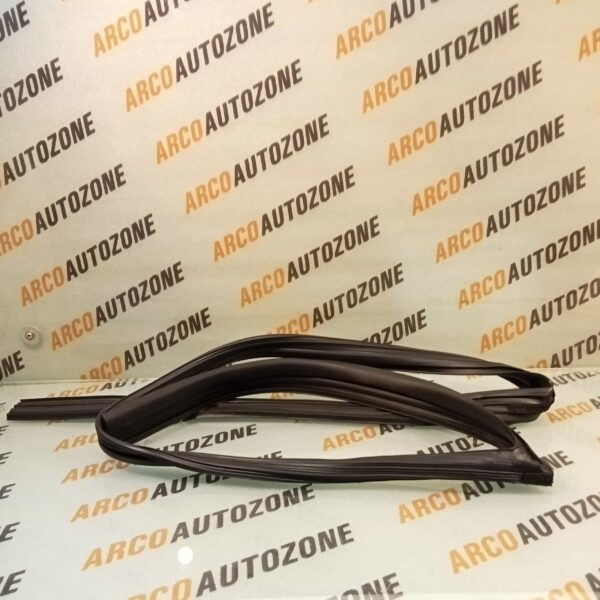 RUN CAHNNEL RUBBER VERNA 18 FRONT RIGHT IMP