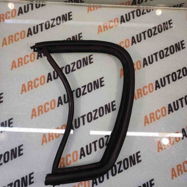 WINDSHIELD MOULDING VERNA T1