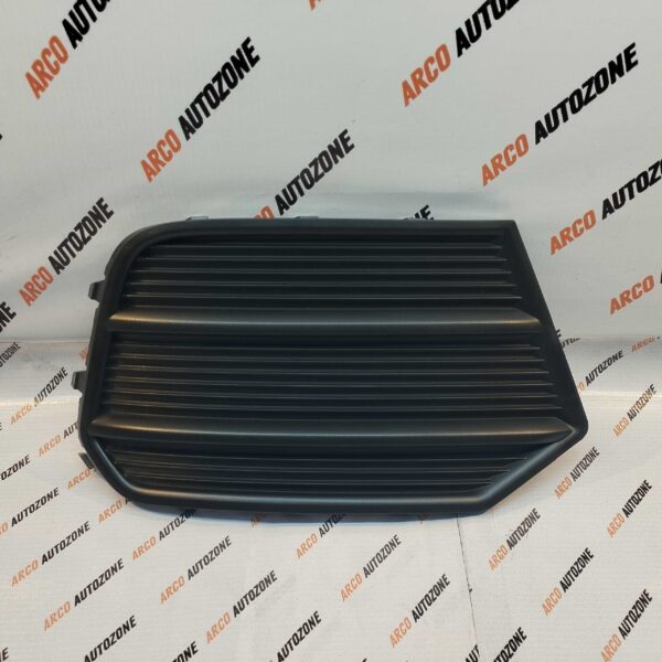 FOG LAMP COVER Q3 RIGHT 2016 P WITHOUT SEN IMP 8U0807682P