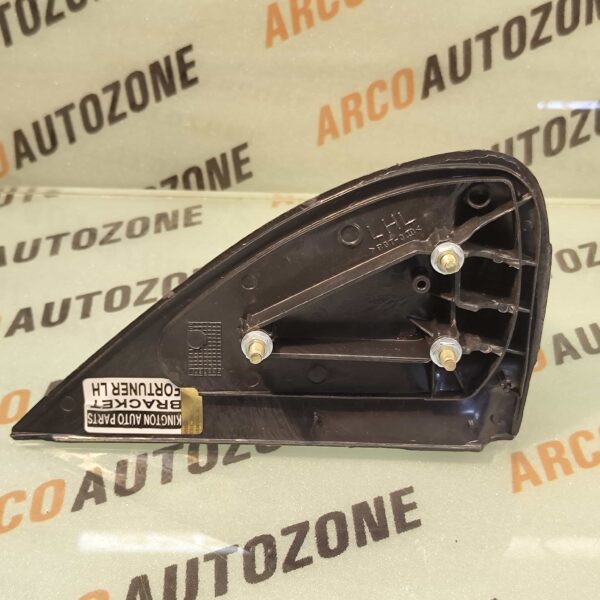 SIDE GLASS BRACKET FORTUNER T1 LH