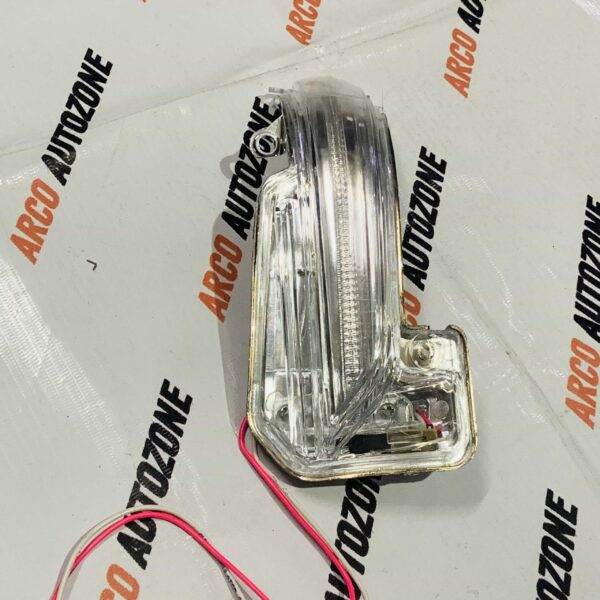 SIDE MIRROR INDICATOR CRYSTA FORTUNER HILUX RIGHT IND