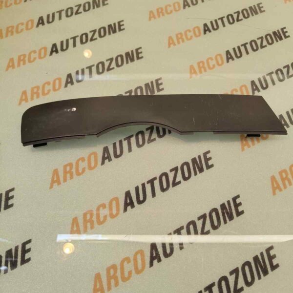 FOG LAMP CVR Q3 T1 RH UPPER STRIP