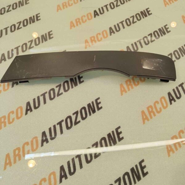 FOG LAMP CVR Q3 T1 LH UPPER STRIP