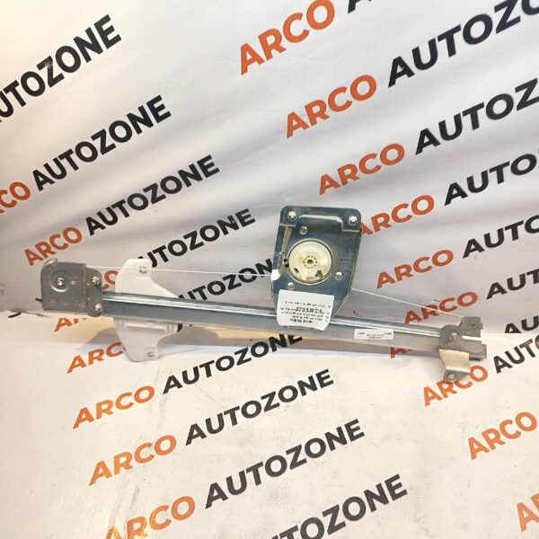 GLASS MACHINE SCORPIO FRONT RIGHT PWR WITHOUT MOTOR TRACK T4035