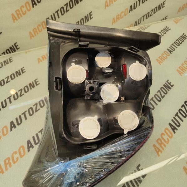 SIDE GLASS BRACKET FORTUNER T1 RH