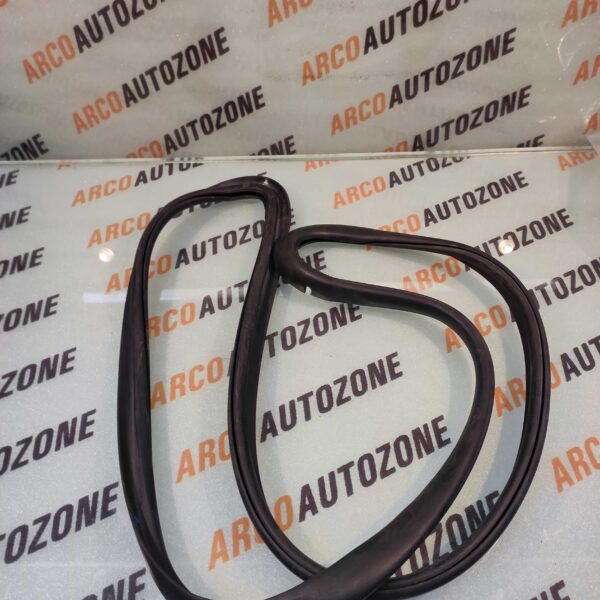 QUARTER GLASS RBR TAVERA FIX LH METZELER