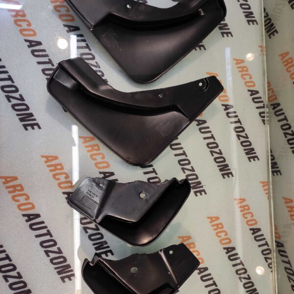 MUD FLAP PUNCH SKI