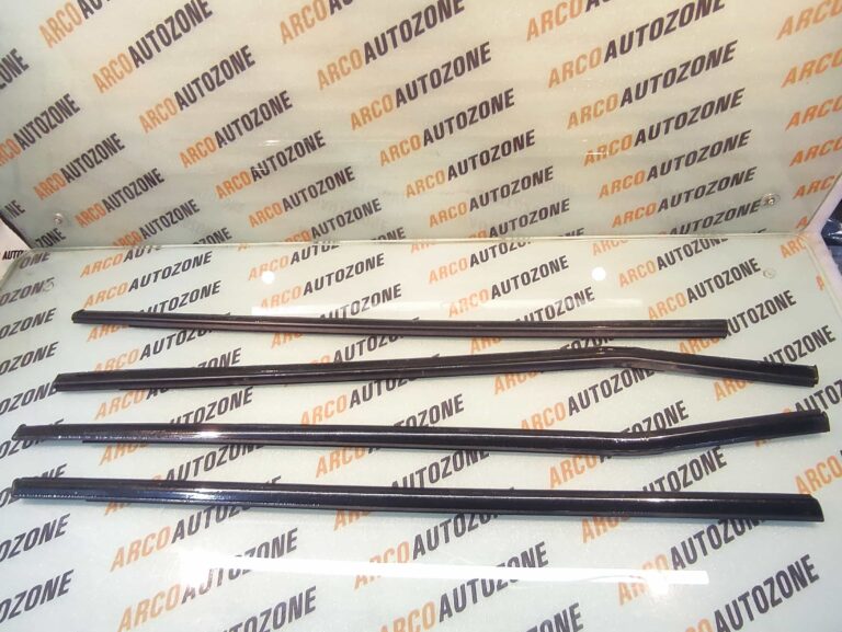 BODY OUTER WEATHERSTRIP OUTER GARNISH XUV500 SET