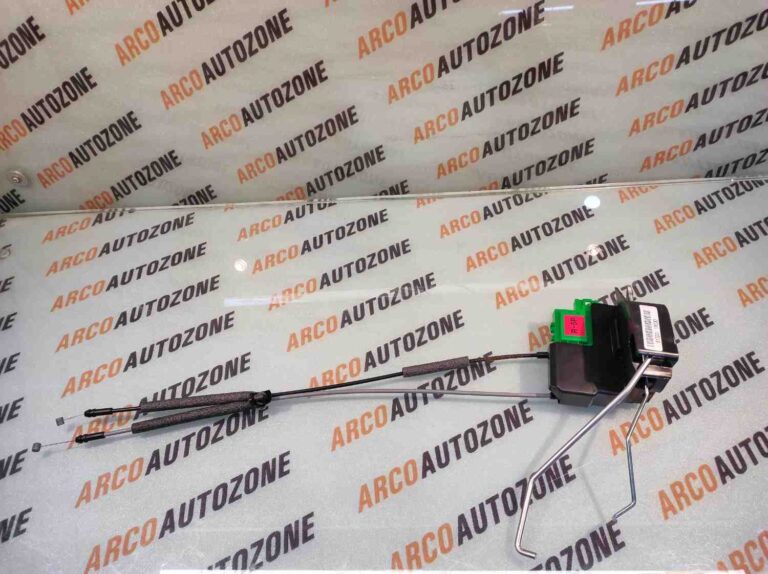 DOOR LATCH VERNA 12 FRONT RIGHT HYU 813201R030