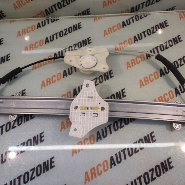 GLASS MACHINE GRAND XCENT FRONT RIGHT HYU 82404B4010