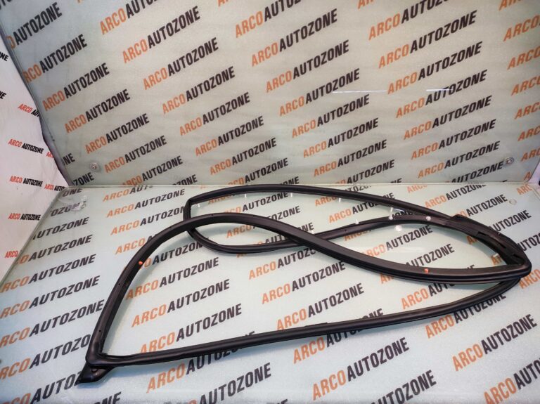 DOOR RUBBER VERNA 12 FRONT LEFT HYU 821301V000