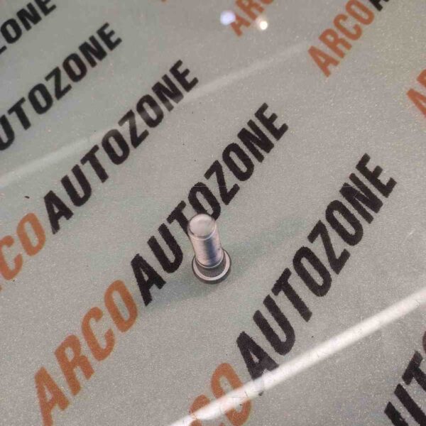 WHEEL STUD INNOVA ETIOS COM
