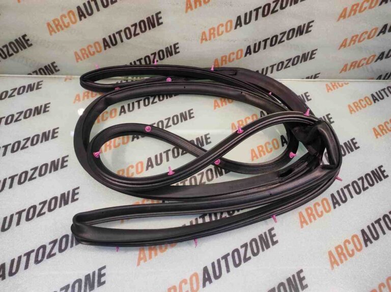 DOOR RUBBER INNOVA FRONT LEFT METZ 678620K04000