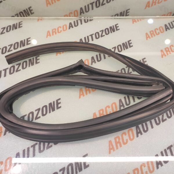 RUN CHANNER RUBBER TAVERA FRONT LEFT METZELER