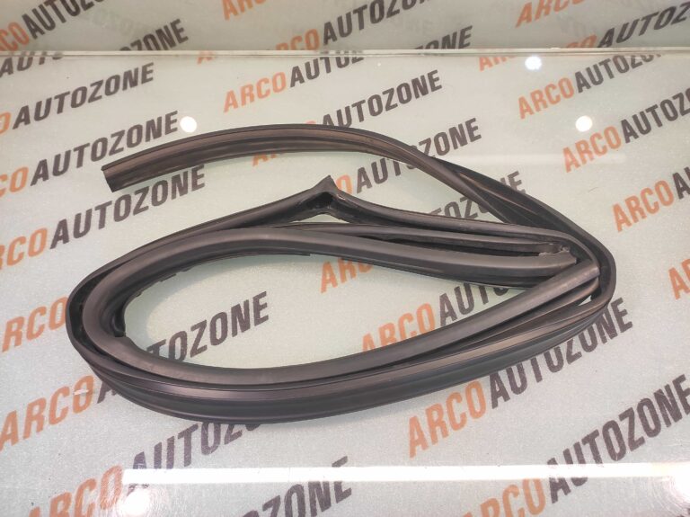 RUN CHANNER RUBBER TAVERA FRONT LEFT METZELER