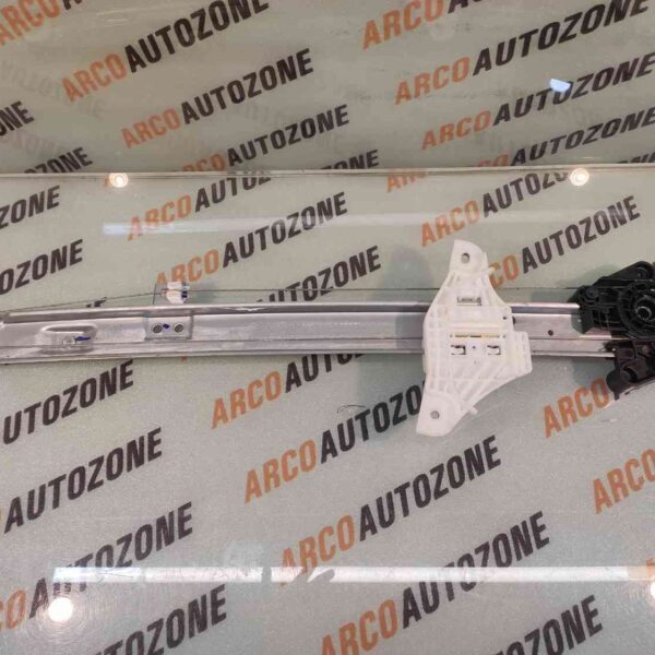 GLASS MACHINE ALCAZAR FRONT RIGHT WITHOUT MOT HYU 82404BV010