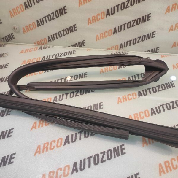 RUN CHANNEL RUBBER DZIRE 18 FRONT LEFT IMP