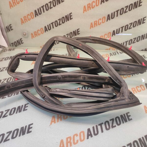 DOOR RUBBER I10 GRAND REAR LEFT IMP 82130B4000