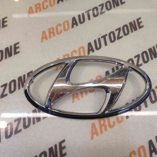 FRONT GRILL LOGO VENUE T1 CLAS