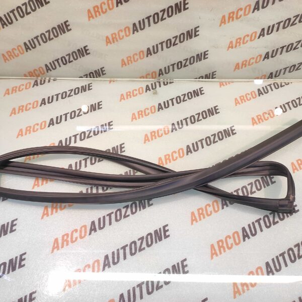 RUN CHANNEL RUBBER XCENT REAR LEFT