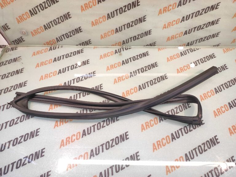 RUN CHANNEL RUBBER XCENT REAR LEFT