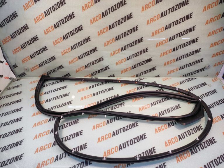 DOOR RUBBER VERNA 12 FRONT RIGHT HYU 821401V000