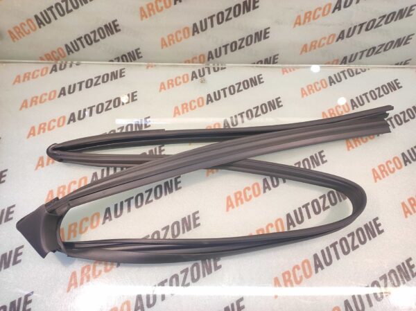 RUN CHANNEL RUBBER I20 2020 FRONT RIGHT HYU 82540T7000