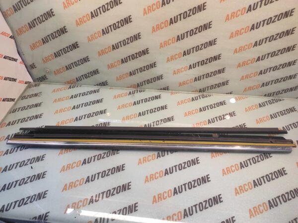 BODY OUTER WEATHERSTRIP OUTER GARNISH ALTIS 2010 CHROME
