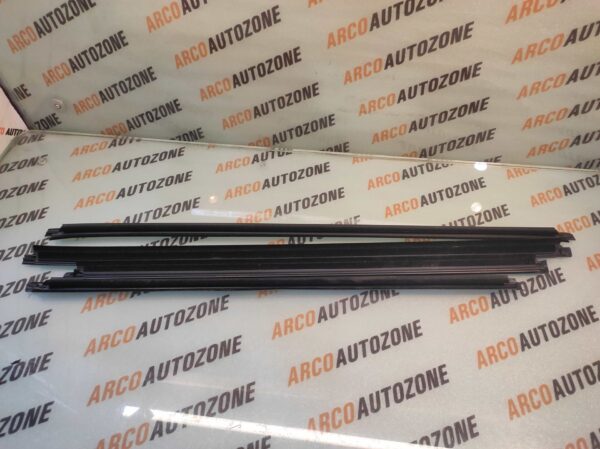 BODY OUTER WEATHERSTRIP OUTER GARNISH FORTUNER T1 SET