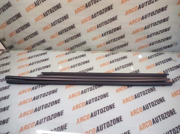 BODY OUTER WEATHERSTRIP OUTER GARNISH WAGONR 2019 SET