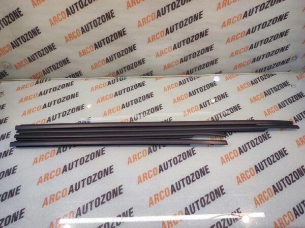 BODY OUTER WEATHERSTRIP OUTER GARNISH SWIFT 2018 SET