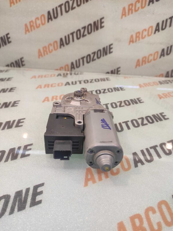 SUN ROOF MOTOR X1 USED 682736716